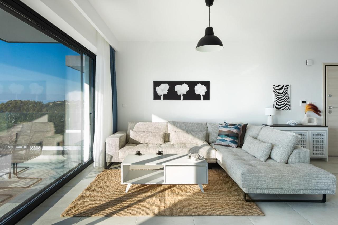 Aquarama Pool Apartments 익시아 외부 사진